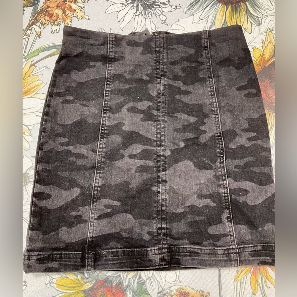 Free people camouflage grey and black skirt size 0
